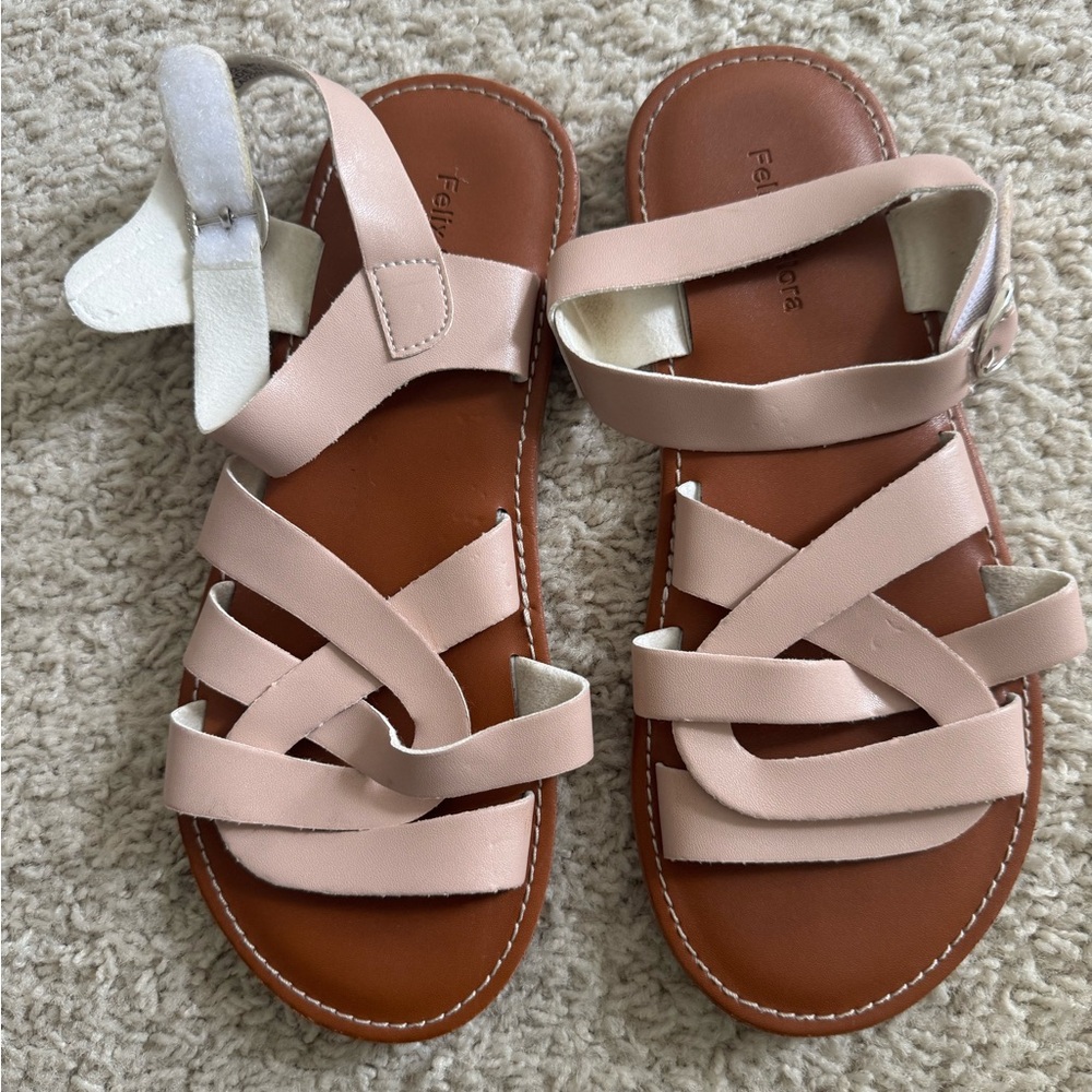 Felix & Flora size 3 girls sandals. Excellent condition. Worn once. Color Nude
